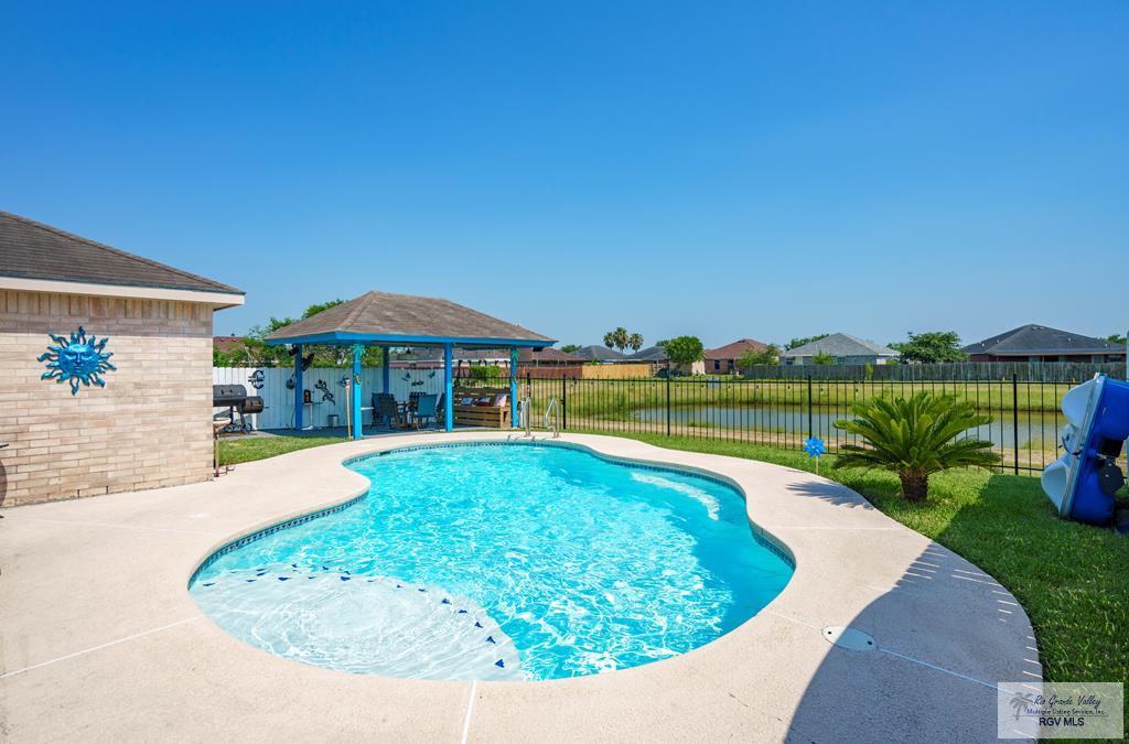 1545 Res Dr. — photo