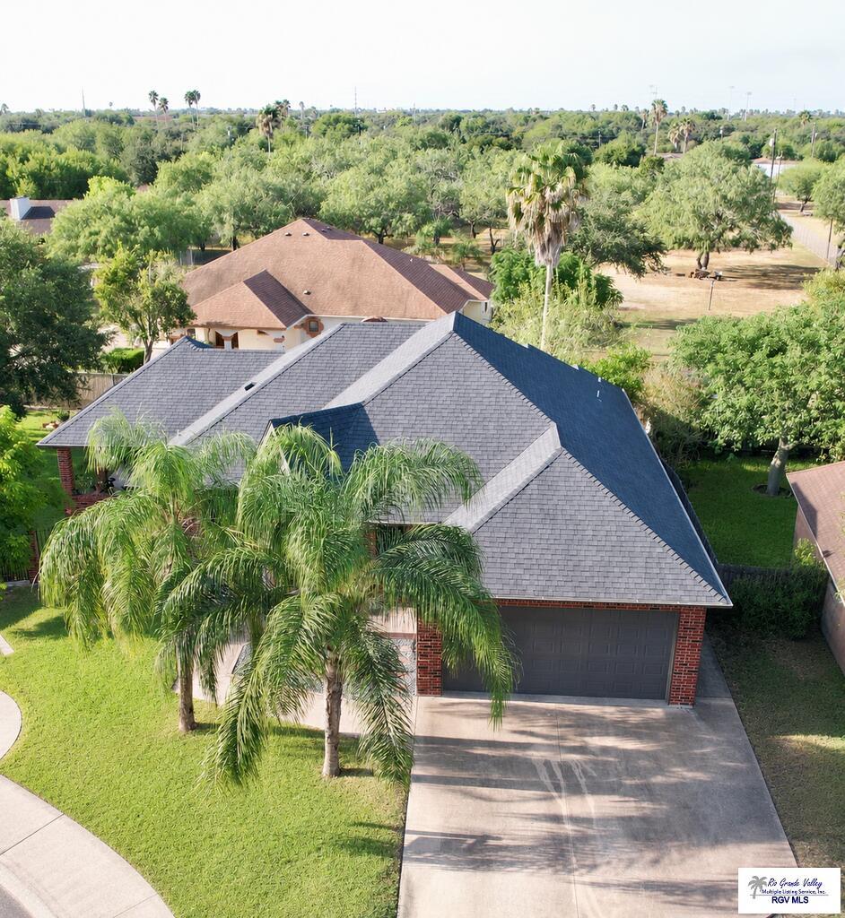 810 Hunter Dr. — photo