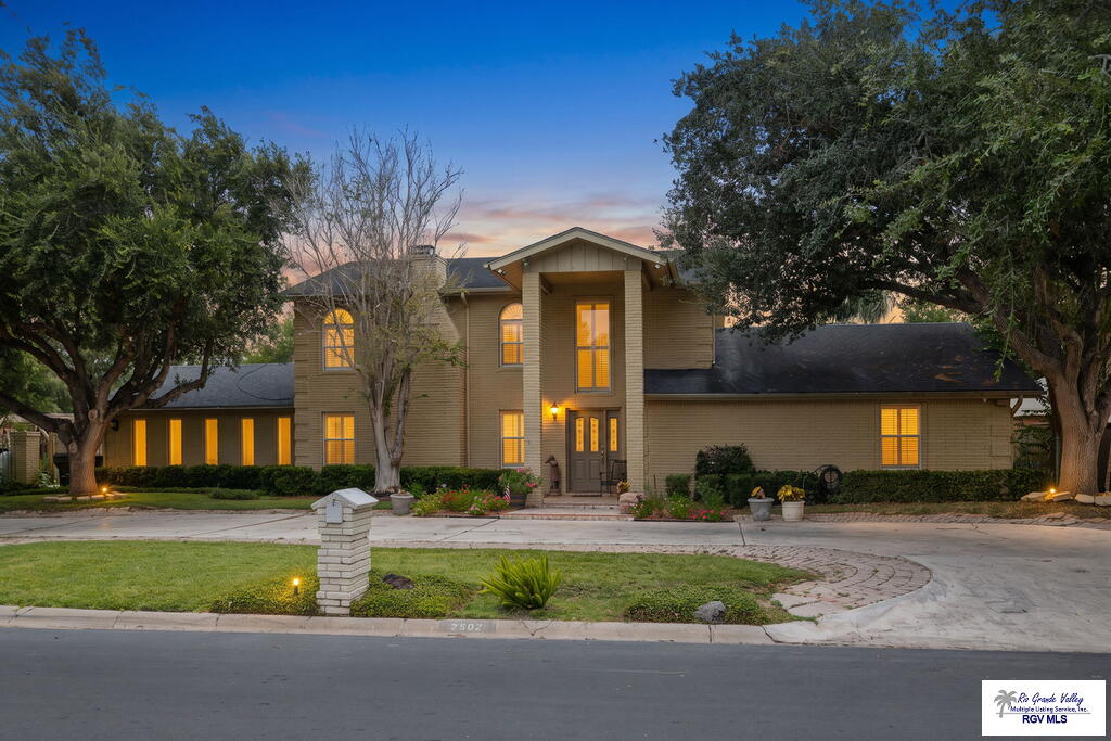 2502 Emerald Lake Dr. — photo
