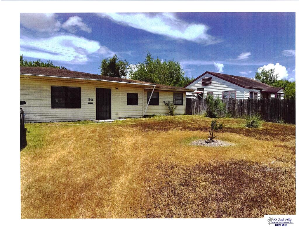 1601 E Taylor St — photo