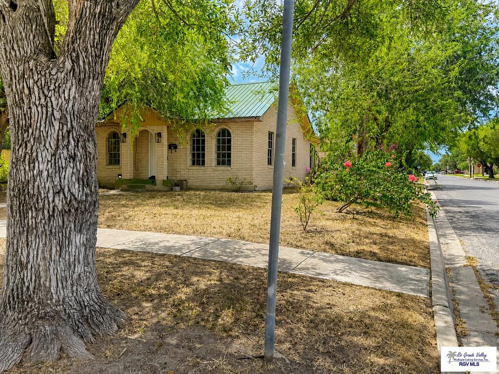 1102 E Monroe Avenue, Harlingen, TX 78552 — photo 2