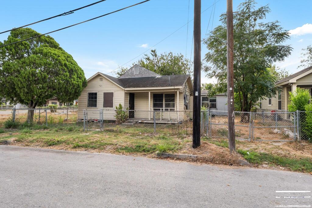 408 Villarreal Street — photo