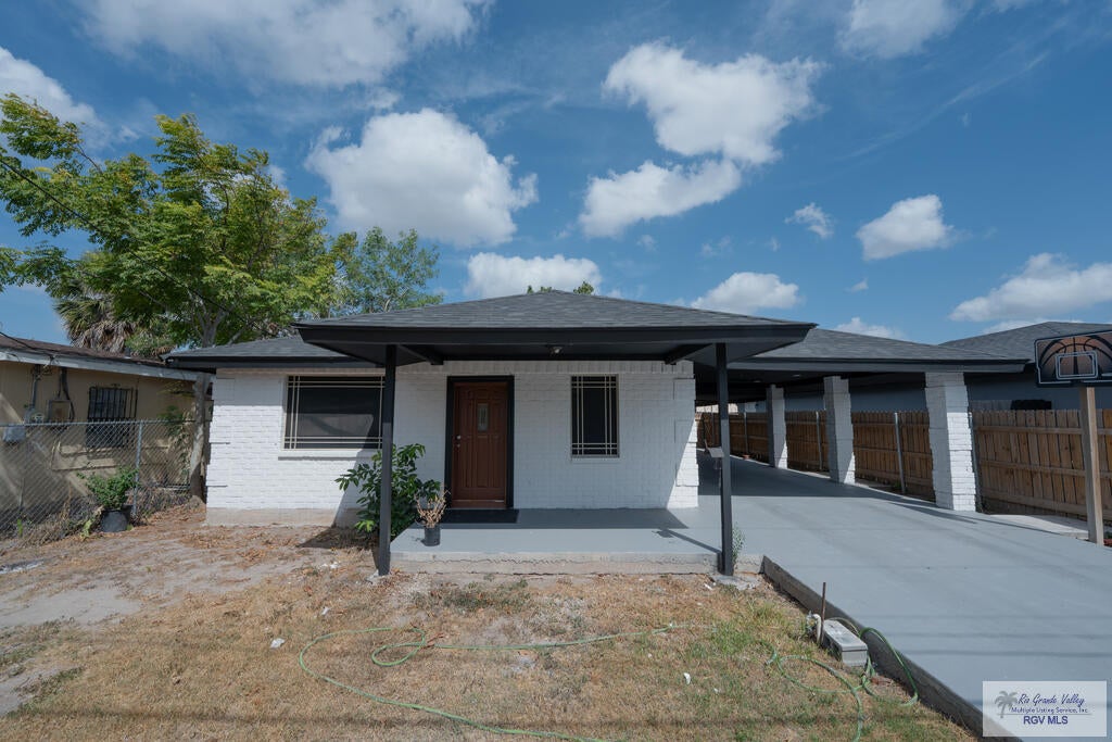 3203 Alameda Dr. — photo