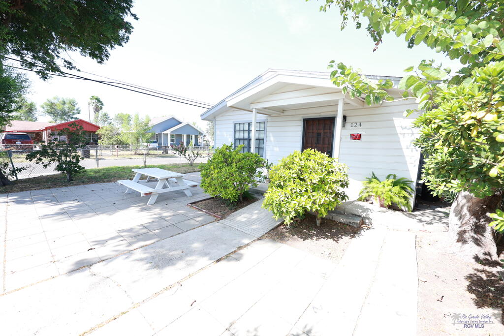 124 S Sinclair Avenue, Weslaco, TX 78596 — photo 2