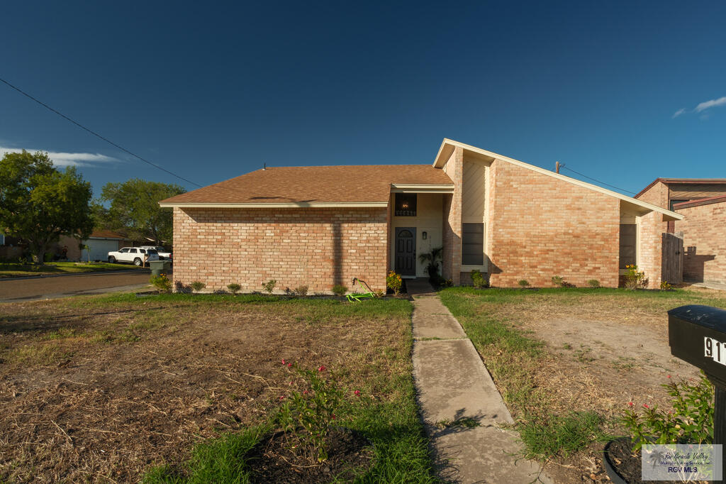 917 Bluebonnet Drive — photo