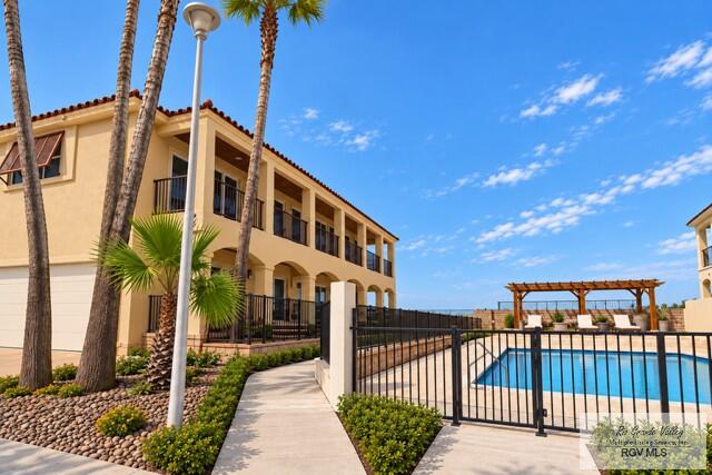 112 E Villa Doce Drive — photo