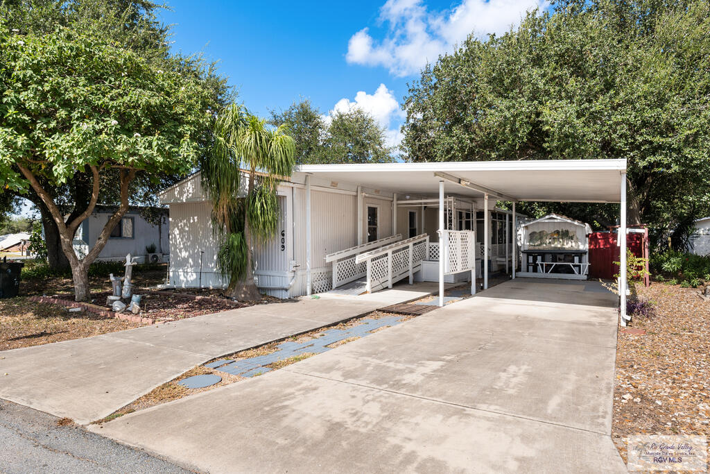 609 E Palmera Drive — photo