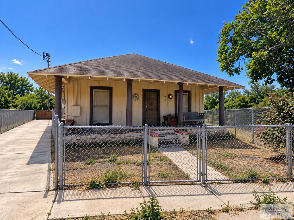 1603 S Brownlee Boulevard — photo