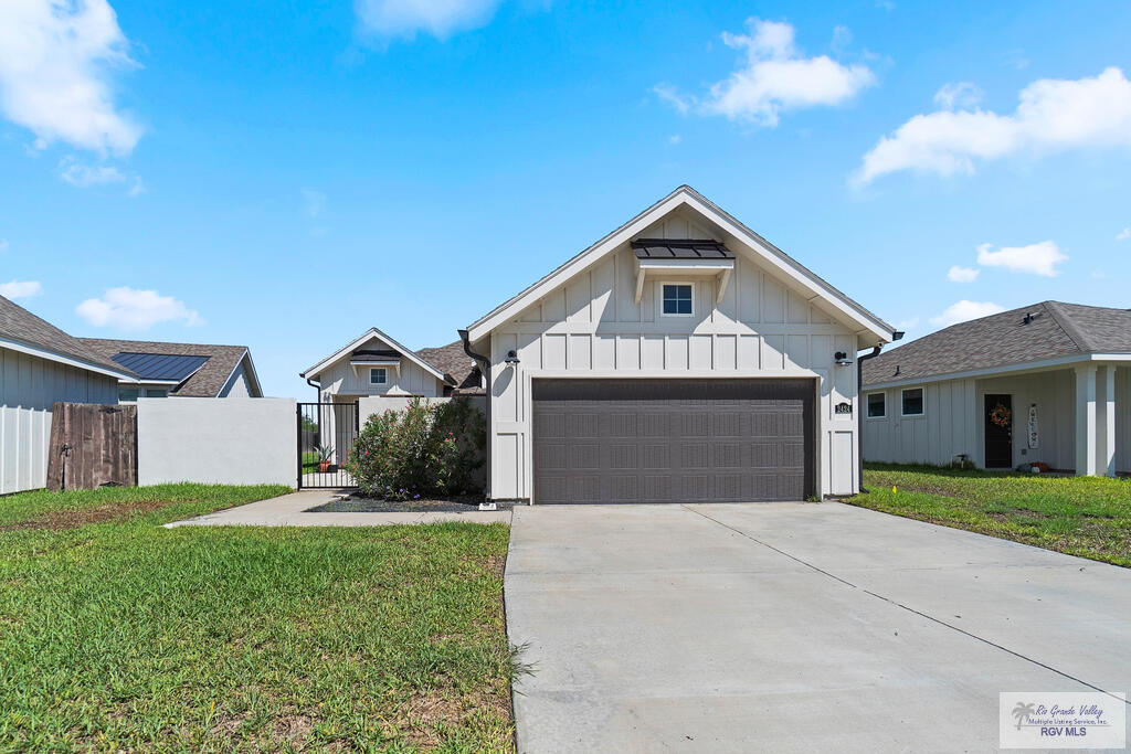 2424 Grove Lane — photo