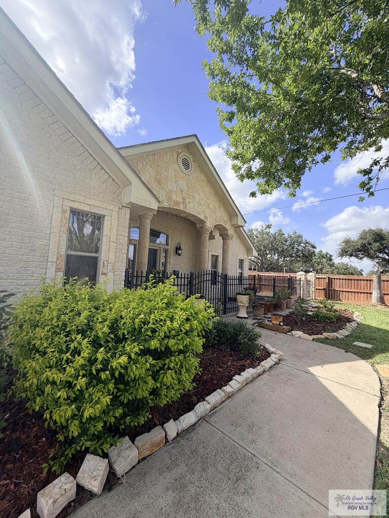 2202 Horseshoe Circle — photo