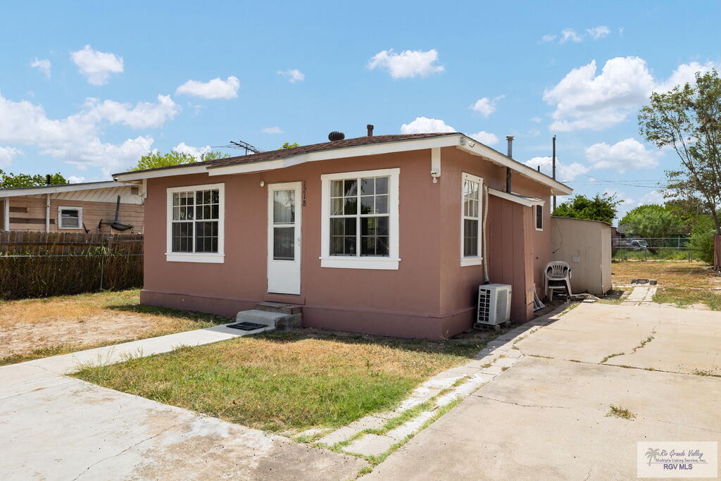 1218 E Lovett — photo