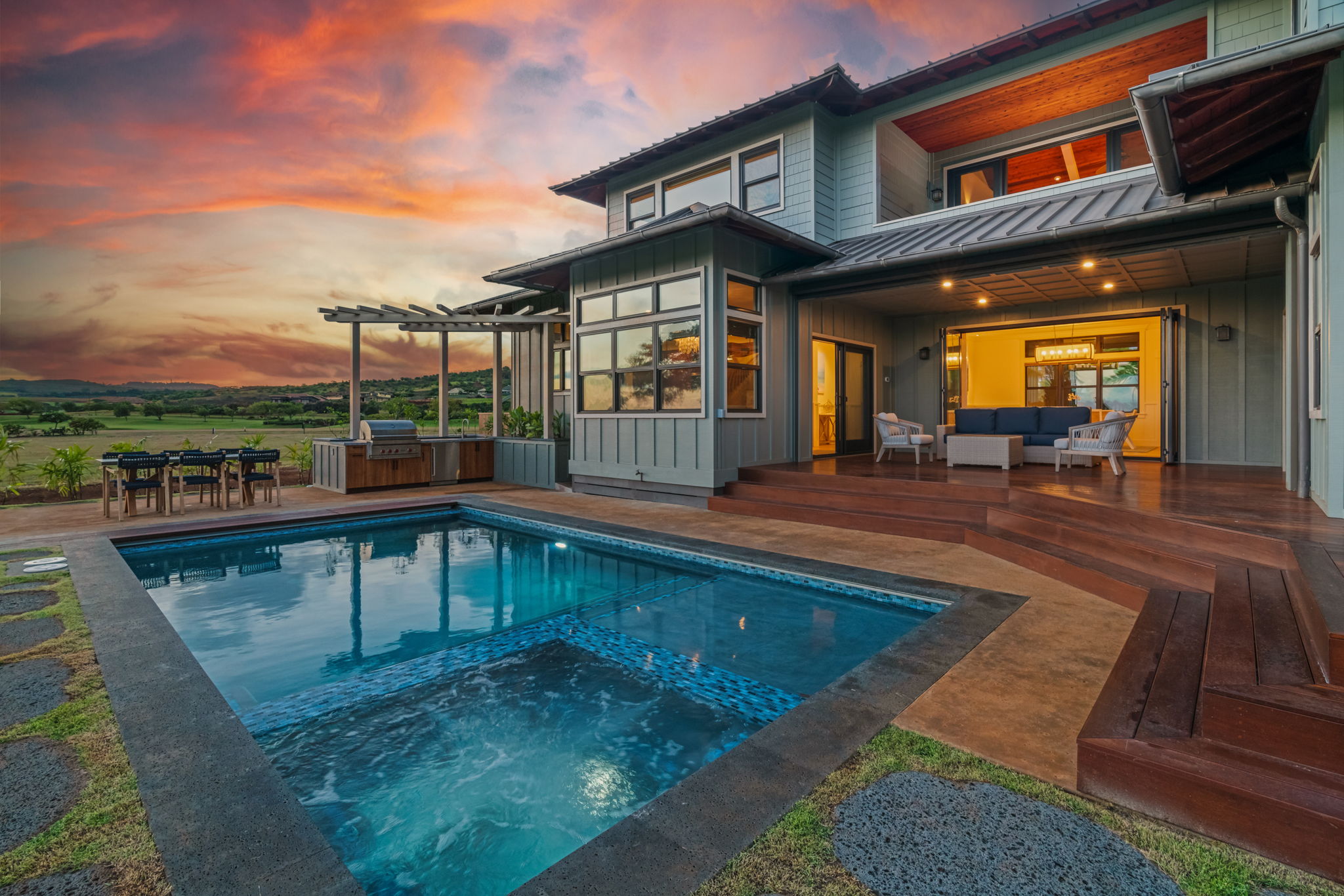2739 Uluwehi St — photo