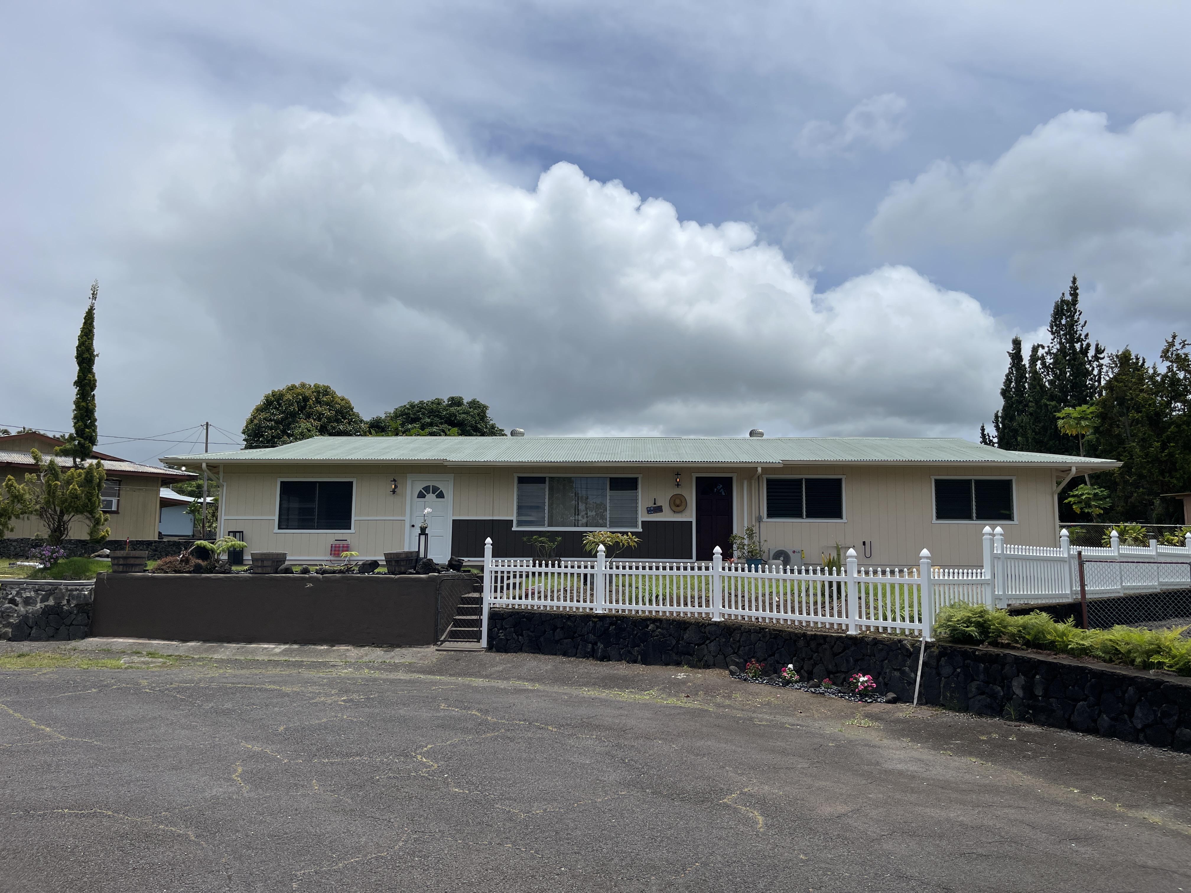 436 Lanikukia Pl — photo