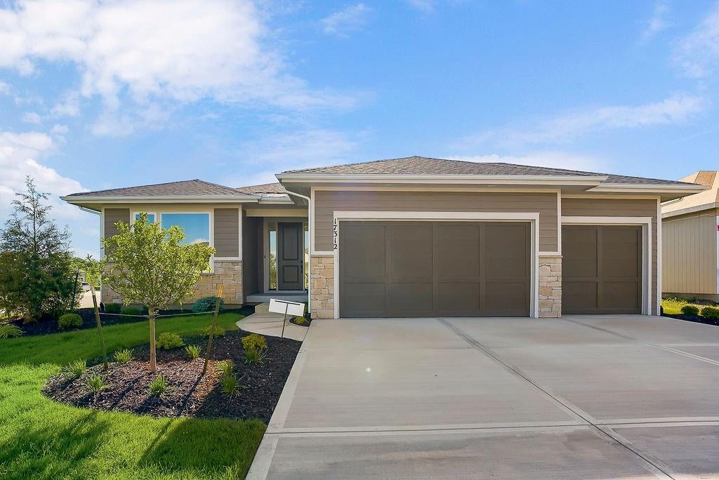 17312 Oakshire Street — photo