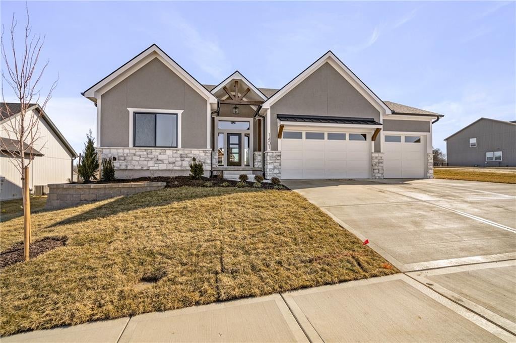 1401 Kintyre Court — photo