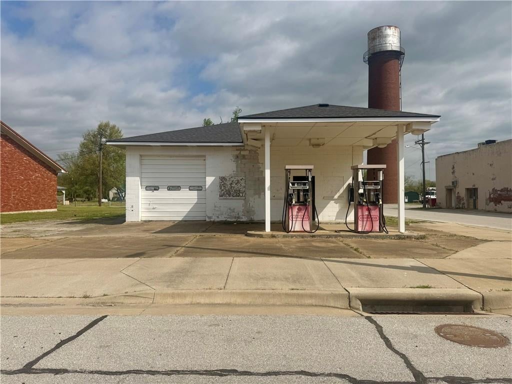 103 W Main Street — photo