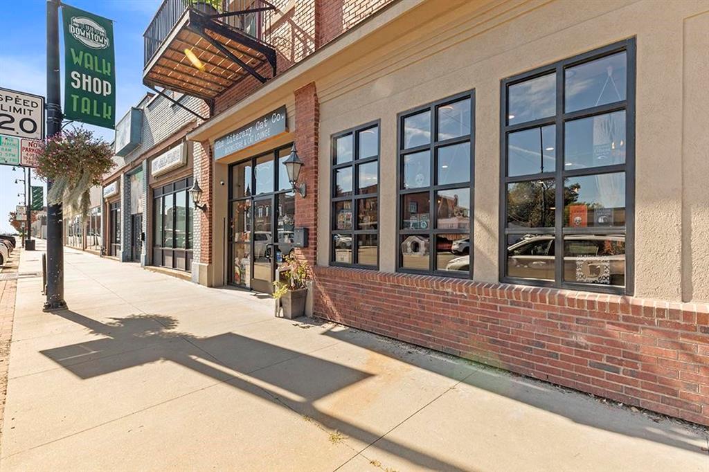915-917 N Broadway Street — photo