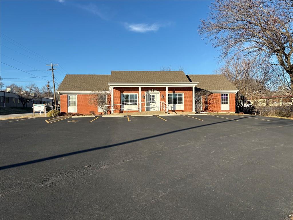 2100 E Mechanic Street — photo