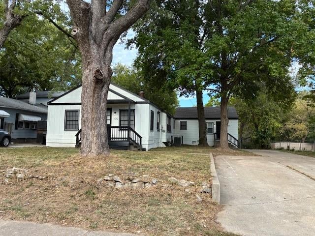 1512 W College Street — photo