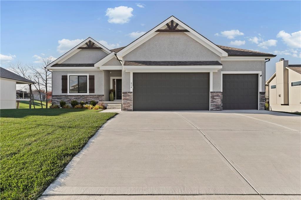 814 NW Hickory Ridge Drive — photo
