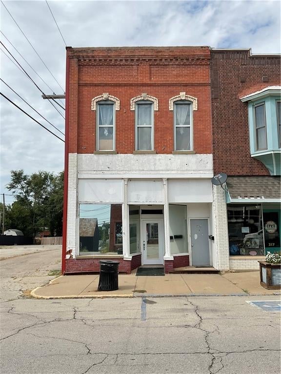 215 E 3rd Street — photo