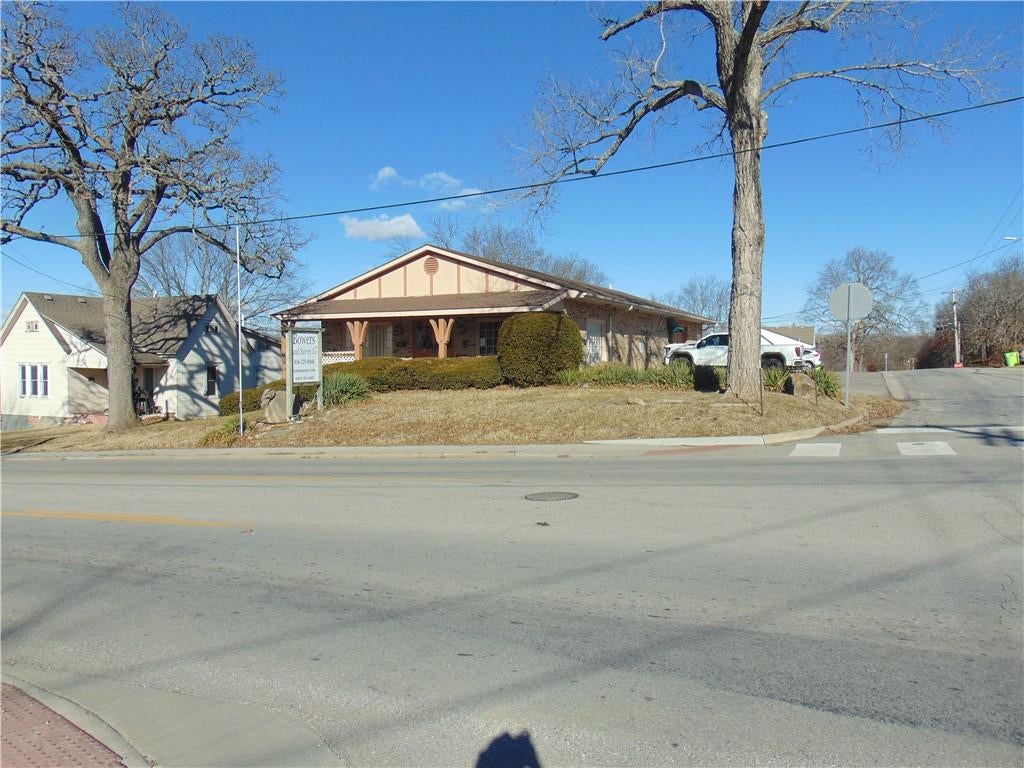 1000 W Mechanic Street — photo