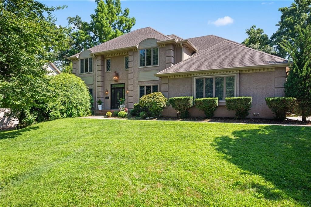 132 The Woodlands Drive — photo