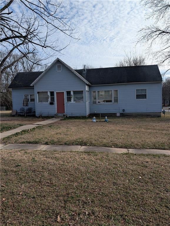 304 E Sycamore Street — photo