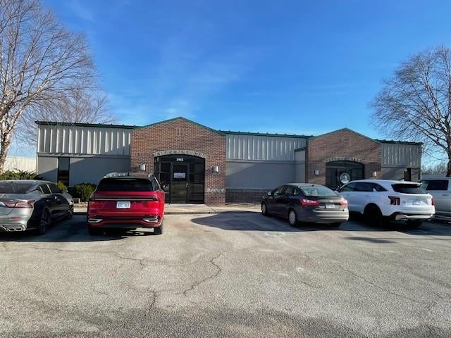 3402 Airport Circle — photo