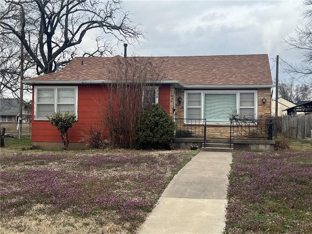 206 W Bradley Street — photo