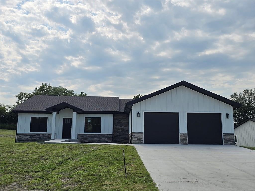 1005 George Court — photo