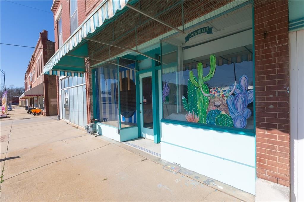 106 W Main Street — photo