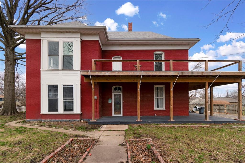 608 W Maple Street — photo