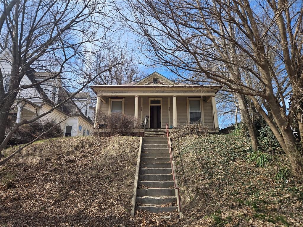 1618 Main Street — photo