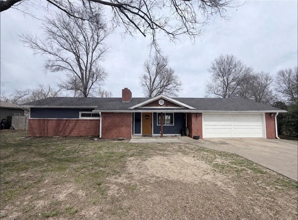 807 Lakeview Drive — photo