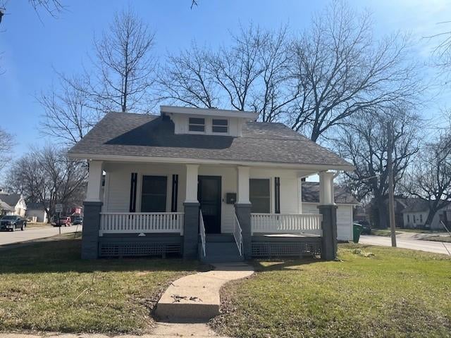 325 Brown Avenue — photo
