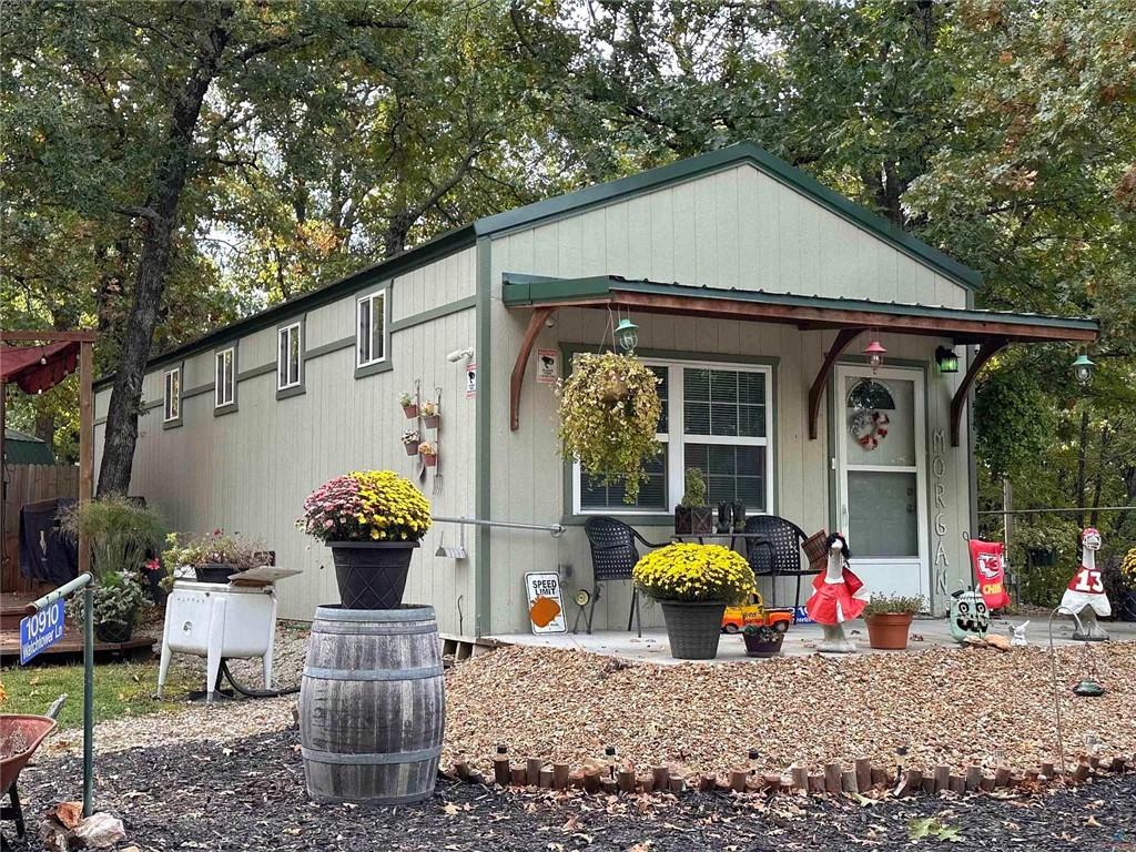 10910 Watchtower Lane — photo