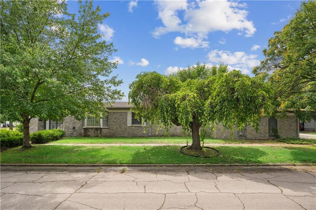 1302 W 4th Street — photo
