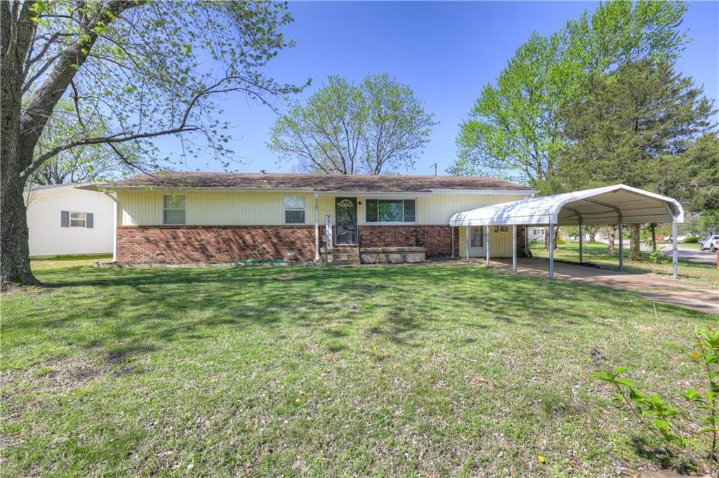 521 Sunset Circle — photo
