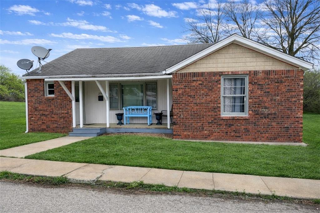 209 S Locust Street — photo
