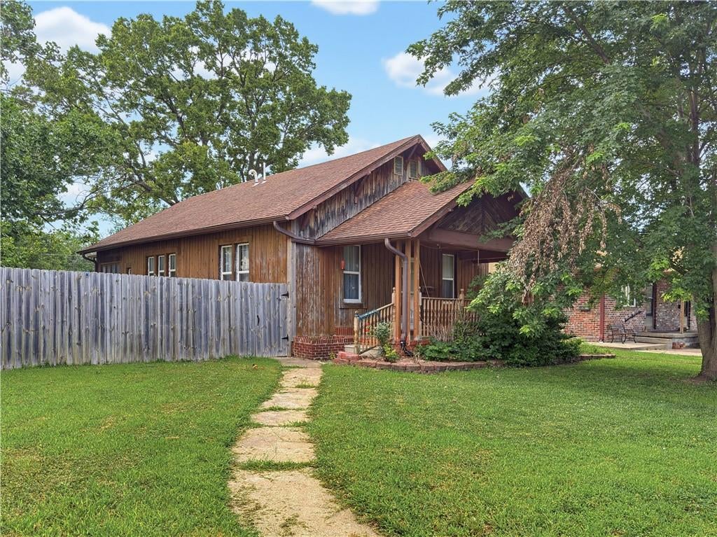 203 S Sycamore Street — photo