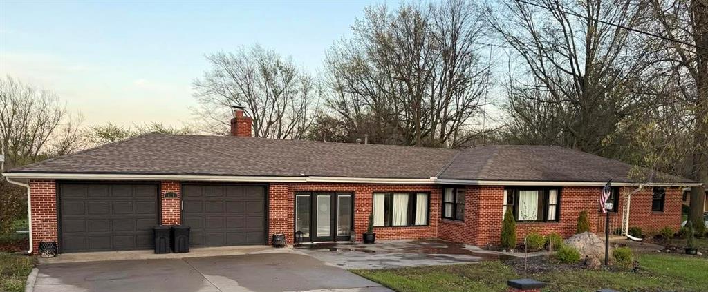 411 S Hillcrest Drive — photo