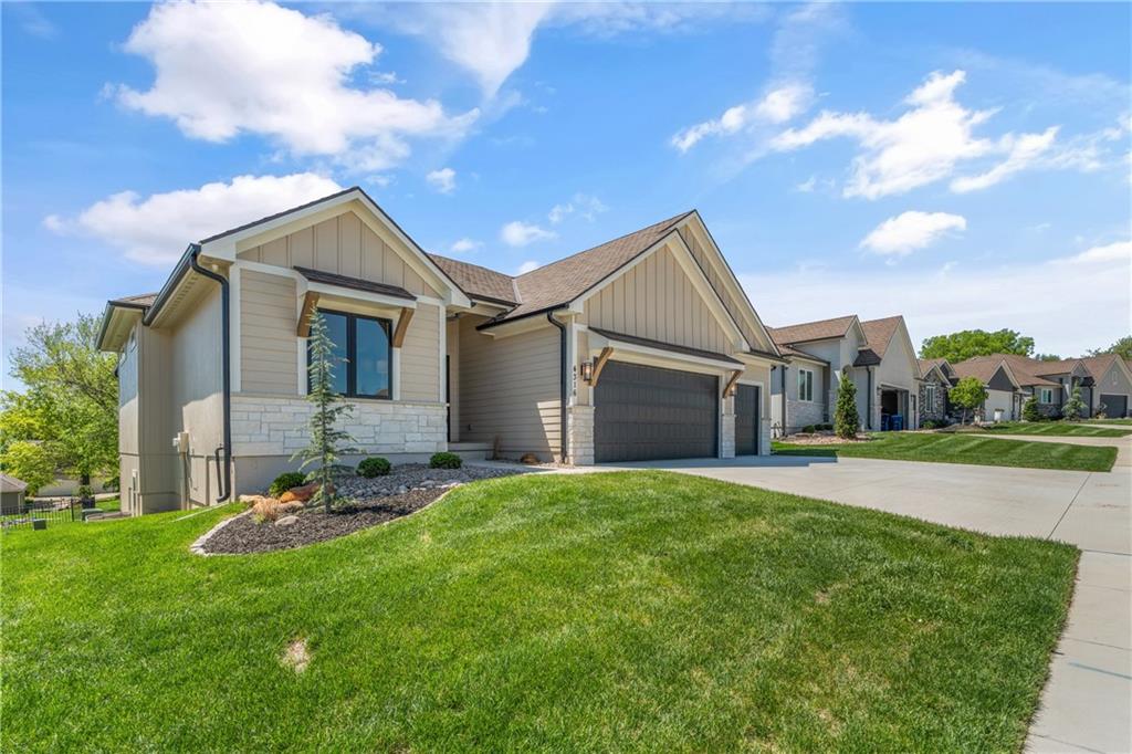 4316 NE Hideaway Drive — photo