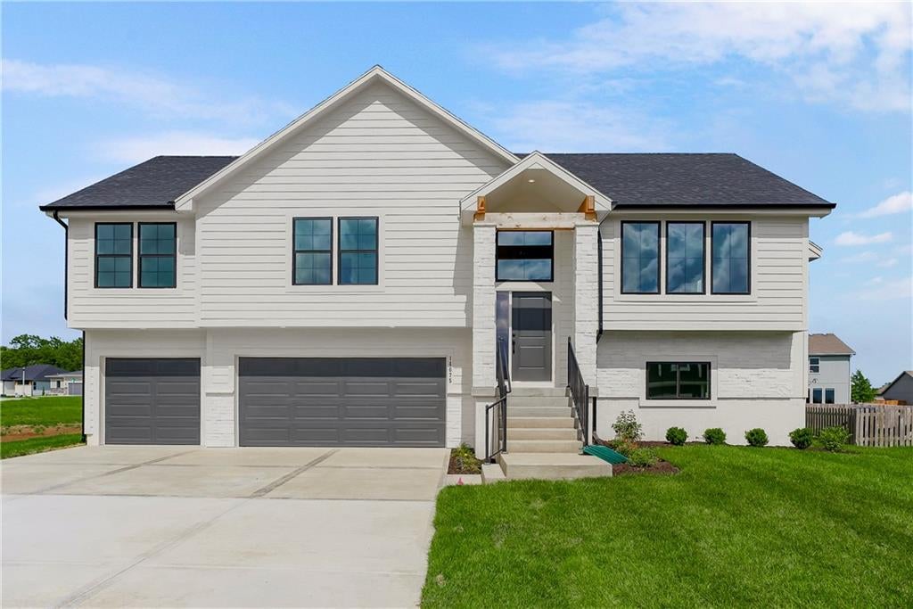 8663 Eagle Creek Drive — photo