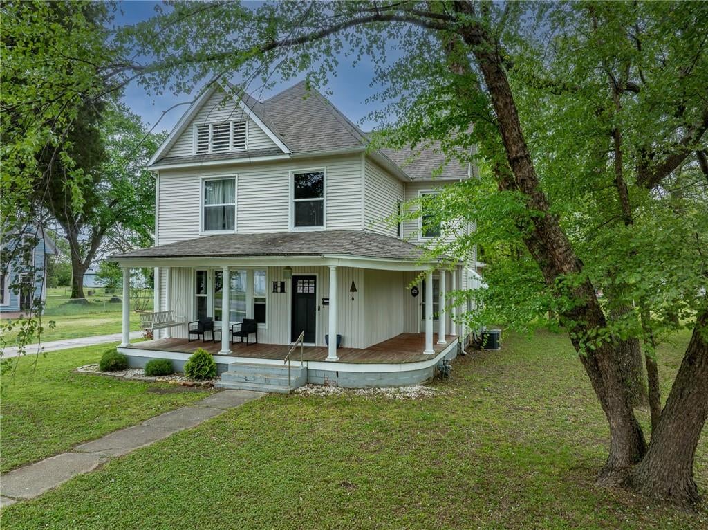 618 E Maple Street — photo