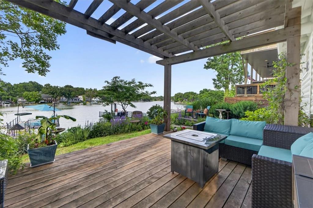 25 Beach Drive — photo