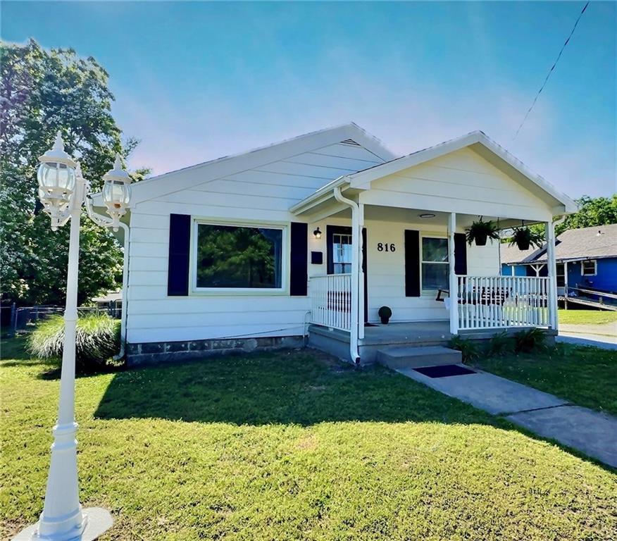 816 S College Street — photo