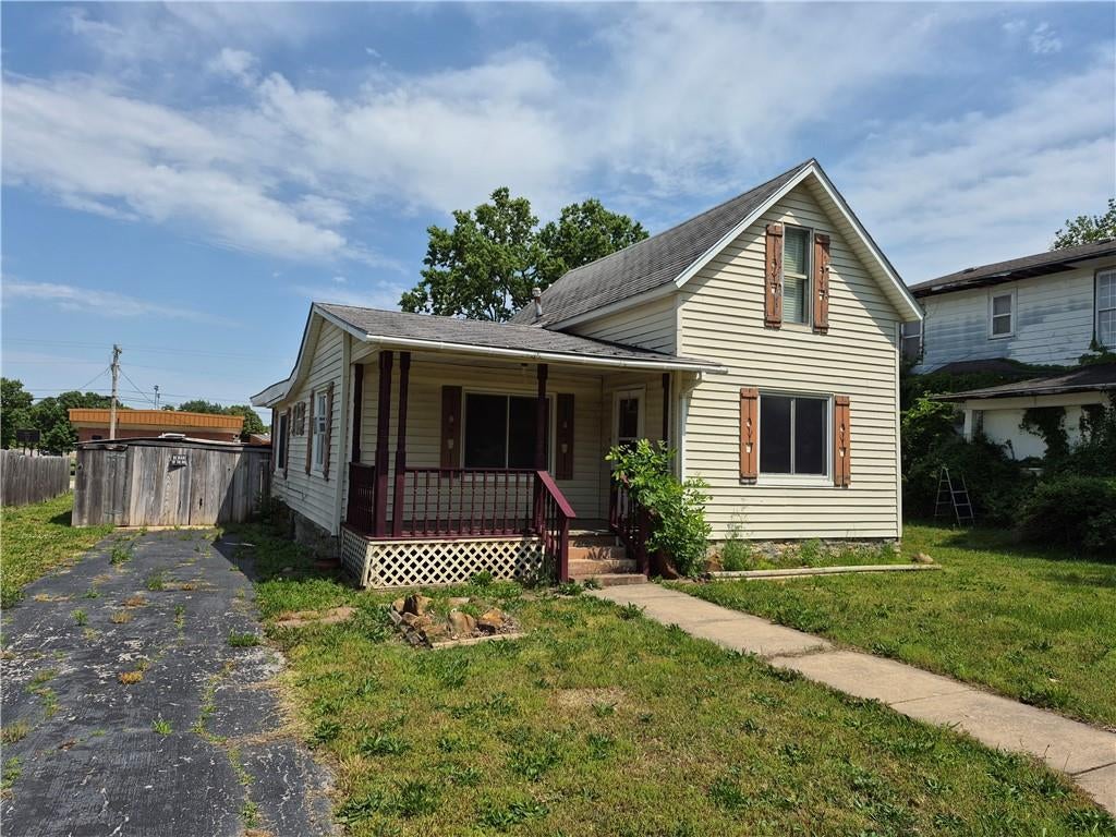 208 S 8th Street — photo