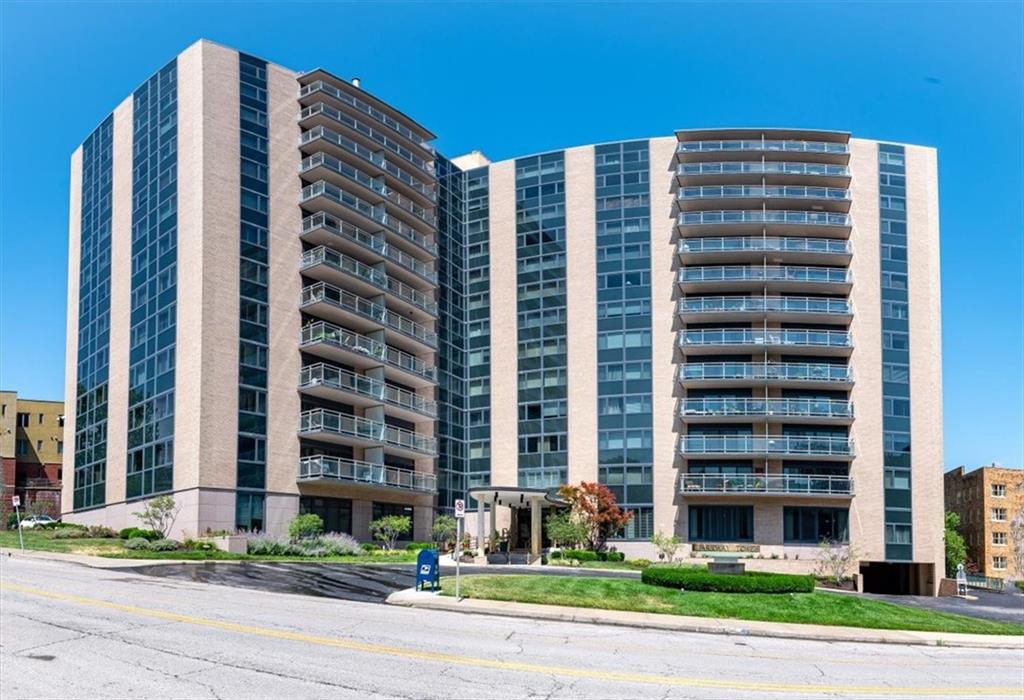 4545 Wornall Road 400 — photo