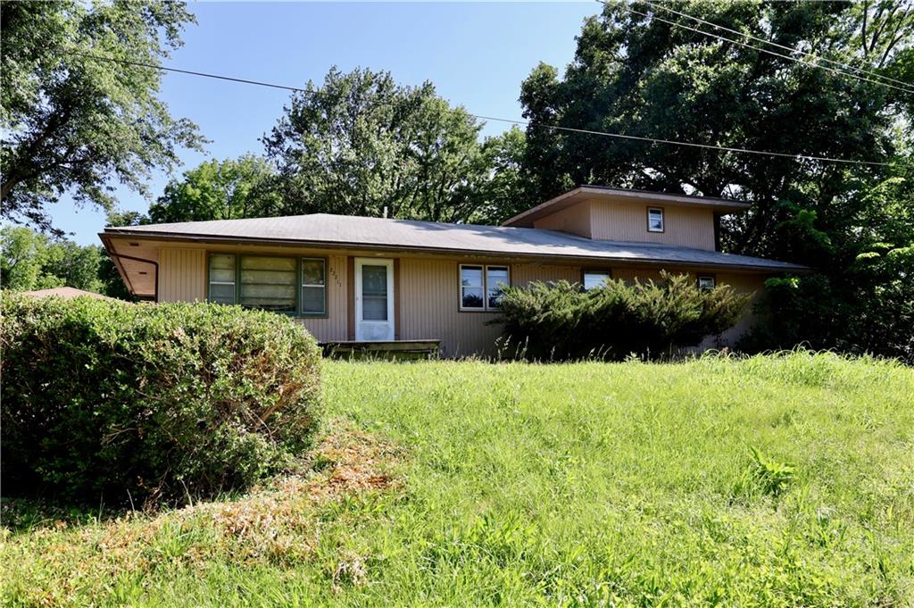 22211 E Blue Mills Road — photo